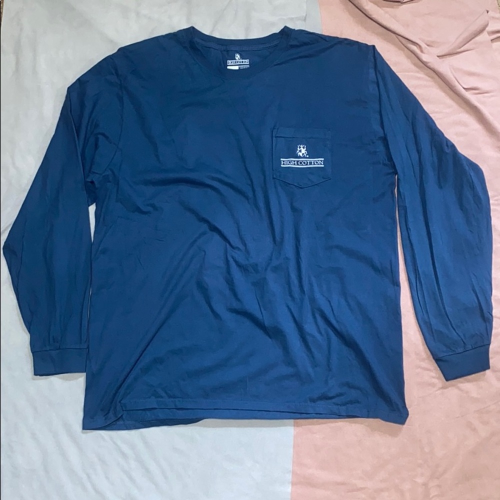 Navy blue men’s pocket long sleeve tee